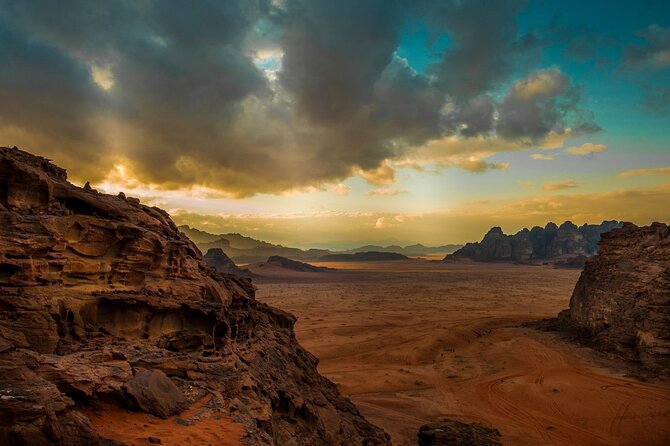 2-Day Private Tour Petra, Wadi Rum and the Dead Sea from Amman - Day one: the long approach to Petra