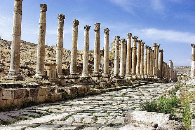 3-Day Group Tour to Petra, Wadi Rum and northern Jordan from Amman/Dead Sea - Day two: Petra with a guide, then room to wander