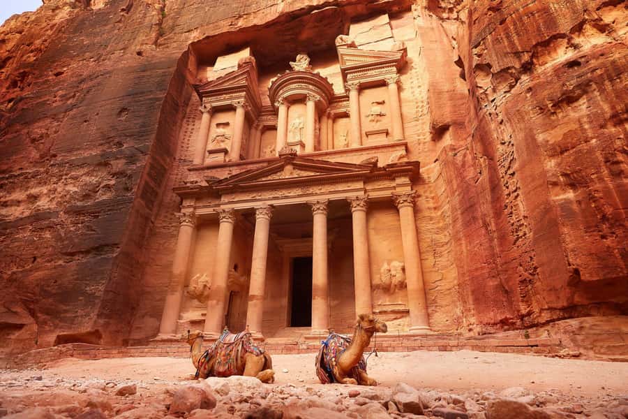 3-days private tour of Petra, Wadi Rum & Dead Sea from Amman - Day two: entering Petra through the Siq