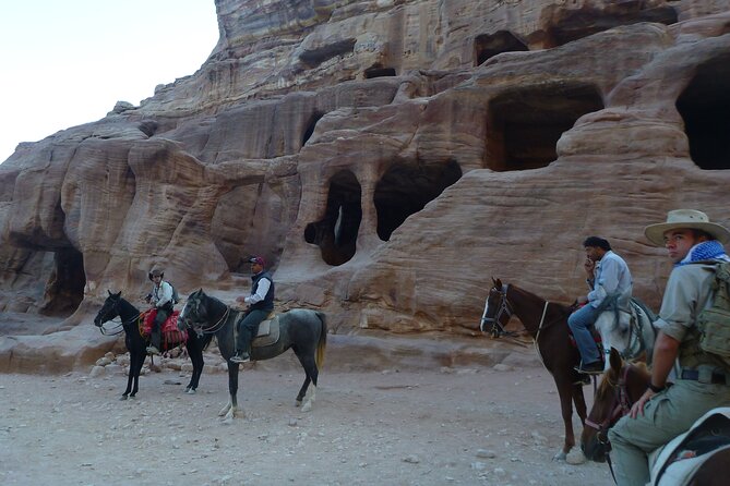 3 Hour Horse Riding Adventure around the Petra Area - Kharoubat Al Fajjah and the old trails