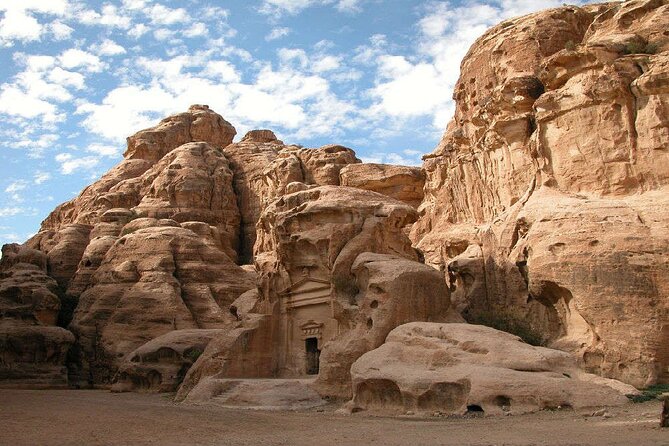 3-hour Private Guided Tour In Petra with hotel pick up. - Royal Tombs and the details in the stone