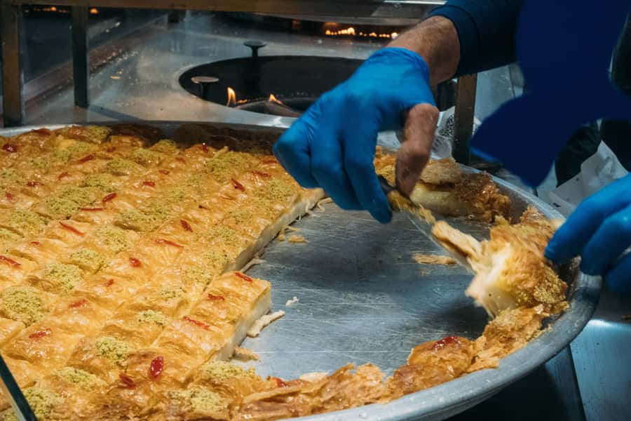 Amman: Guided Food Tour in Downtown - Sweet shops and the final sugar rush