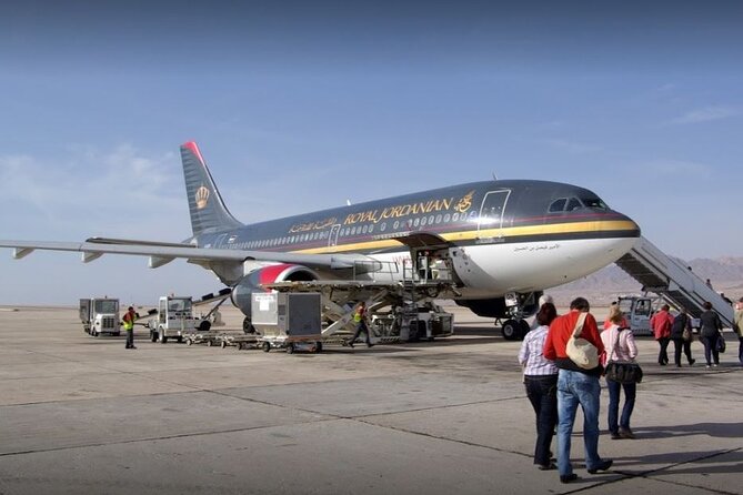 Aqaba Airport Transfer to Petra - Choosing between a car, minivan, or bus