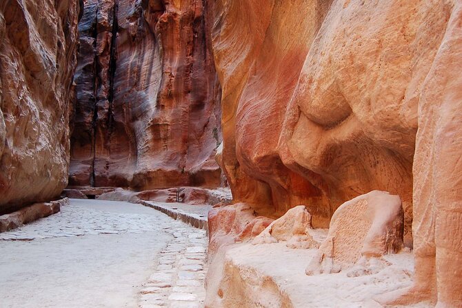 Aqaba Shore Excursion: Private Petra Sightseeing Tour with Lunch - Lunch in a local restaurant