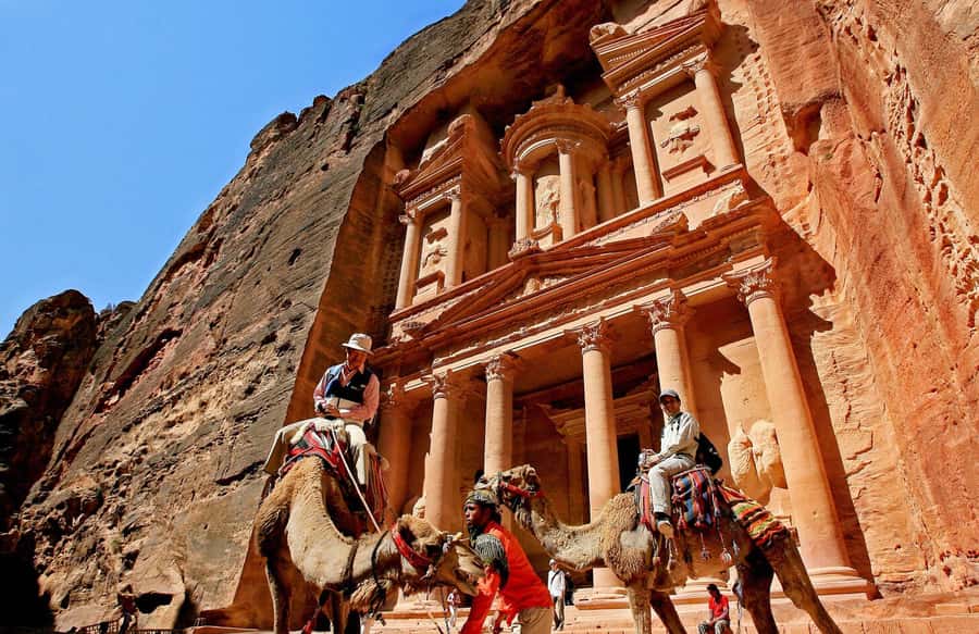 From Amman: Petra and Dead Sea Private Day Tour - Timing, comfort, and the long-day reality