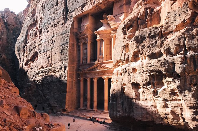 FROM AMMAN | Petra & Wadi Rum in one day | The Jordanian Mappers - Entering Petra with a 2.5-hour private guide