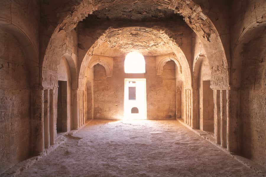 From Amman: Umayyad Desert Castles Tour with Transfer - Azraq Fort, built from black basalt
