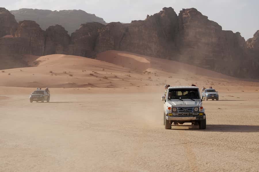 From Jerusalem: Petra, Wadi Rum & Aqaba 2-Day Glamping Tour - Crossing into Jordan and reaching Aqaba