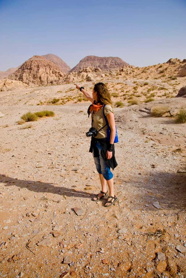 From Petra/Wadi Musa: Wadi Rum Jeep Tour with Hotel Transfer - Paying for the park and switching to the jeep