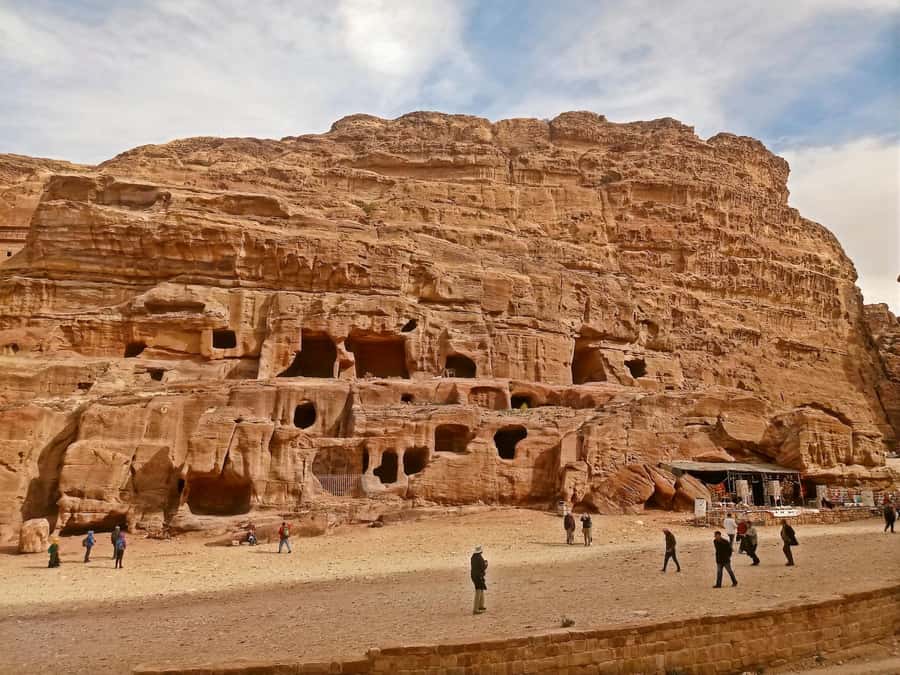 From Tel Aviv: Guided Day Trip to Petra with Lunch - Lunch at a local restaurant