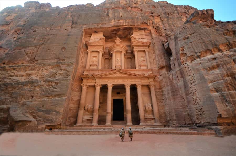 From Tel Aviv: Petra Guided Day Tour with Return Flights - Crossing the Arava border into Jordan