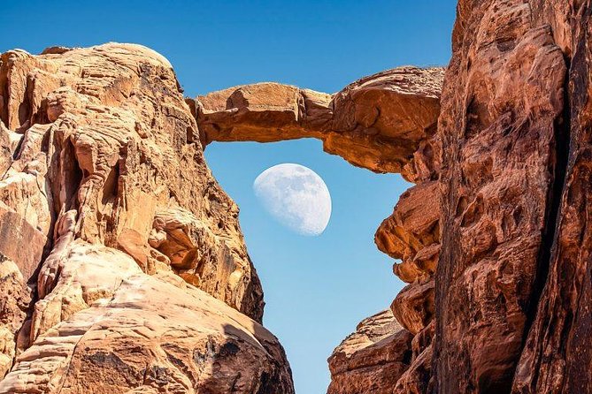 Full-Day Jeep Safari "Wadi Rum Highlights!" w/ Bedouin Lunch - Red sand dunes and time to get out