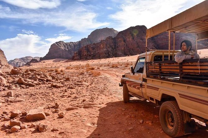 Full day jeep tour - Al Ramal red dunes and a little desert play