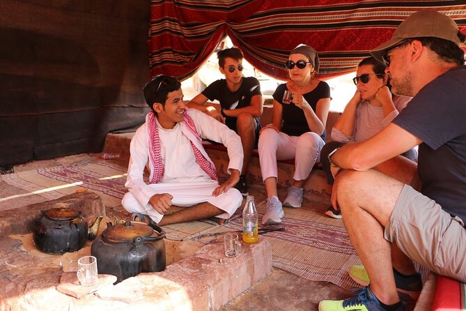 Half day Jeep Tour in Wadi Rum incl. water and Bedouin tea - Khazali Canyon and its old inscriptions