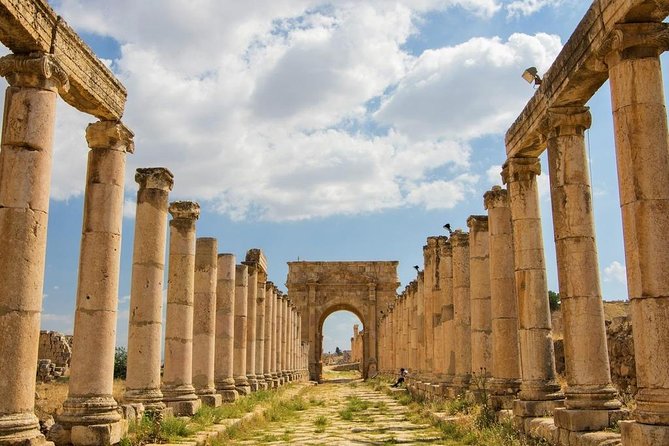 Half Day Tour to Jerash from Amman - The Temple of Zeus and the city’s upper scale