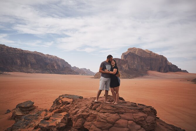Jeep Tour in Wadi Rum with Professional Guide (Full day) - Bedouin Tea, Coffee, and Lunch