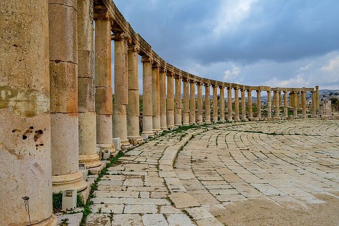 Jerash Sightseeing transportation from Amman - Spending an hour at the Oval Plaza