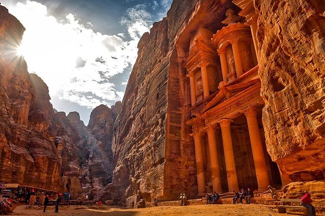 Jordan's Gems Full Day Tours: Petra, Wadi Rum, Madaba, Mt.Nebo - The long road to Petra