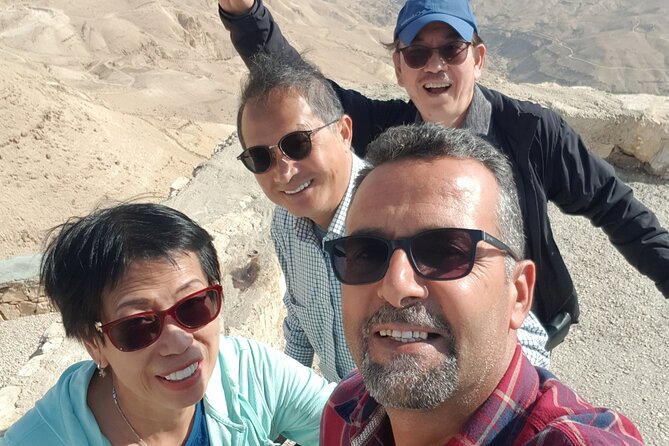 Lasting memories in Petra & Jordan - Starting through the Siq to the Treasury