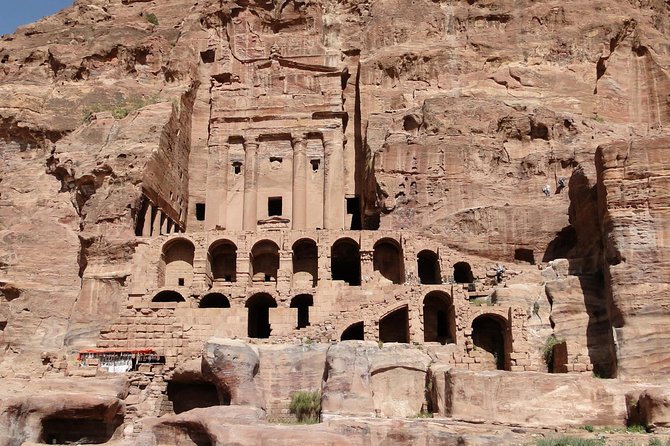 Petra and Little Petra Full-Day Guided Tour from Amman - Entering Petra through the Siq