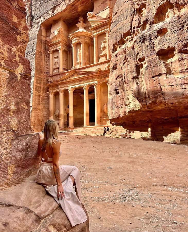 Petra Full-Day Private or Group Tour From Amman - Al-Khazneh and Al-Deir: two very different highlights