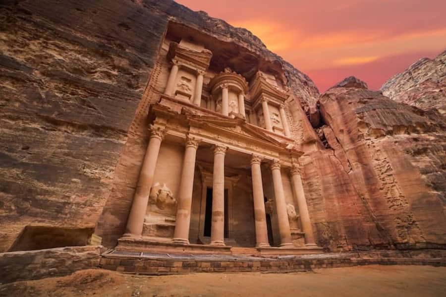 Petra & Wadi Rum: Full Day Private Tour with Hotel Pickup - Entering Petra through the Siq