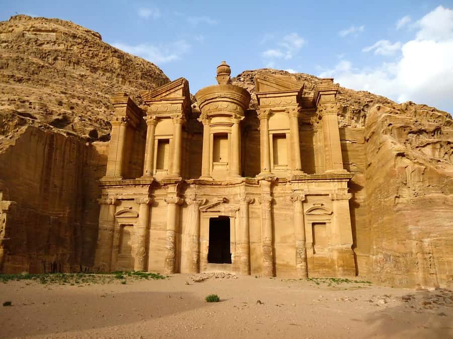 Petra & Wadi Rum: Full Day Private Tour with Hotel Pickup - What the private format really adds