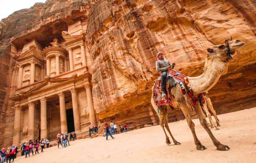 Petra & Wadi Rum: Full Day Private Tour with Hotel Pickup - The early road south from Amman