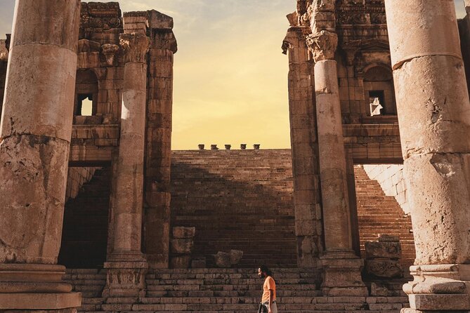 Private Half Day Tour in Jerash From Amman - Walking the colonnaded streets