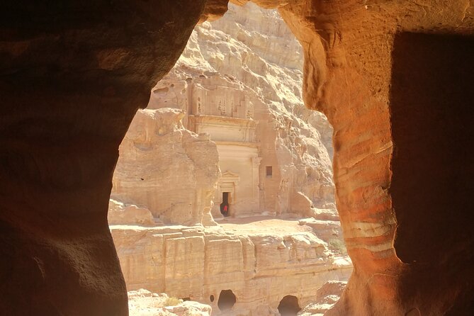 Private Petra Back Entrance Tour with Guide . - The 7 a.m. pickup and Little Petra start