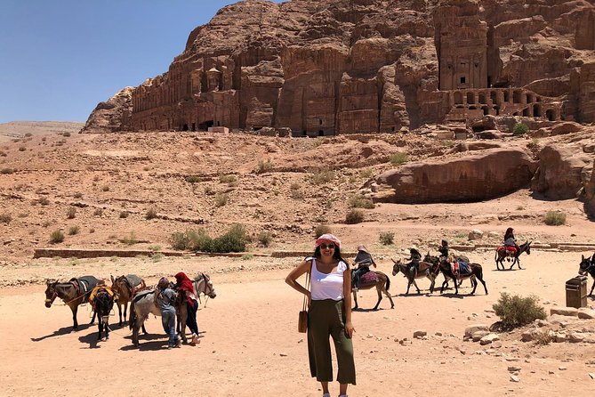Private Tour Petra with Monastery El Deir and lunch - What the private format changes