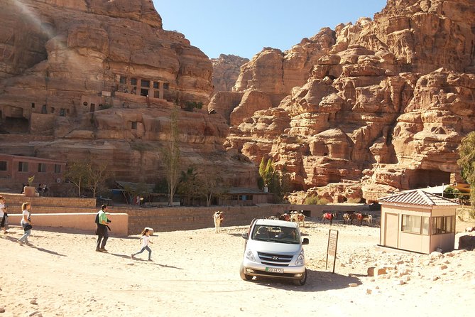 Private Transfer From Petra to Amman or Airport With Optional - What the private vehicle adds