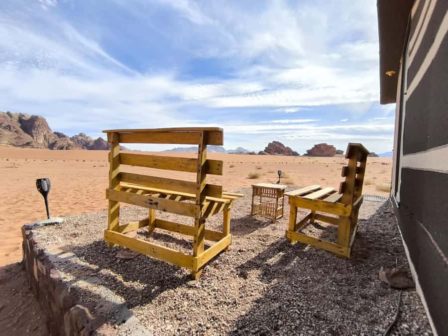 Wadi Rum: 1-Night Jeep Tour with Dinner and Breakfast - Little Bridge and a pause for Bedouin tea