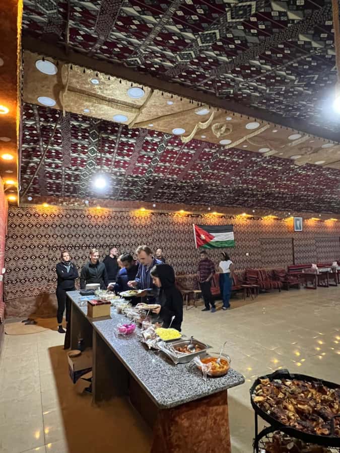 Wadi Rum: 1-Night Jeep Tour with Dinner and Breakfast - Dinner by the fire and a night under the stars