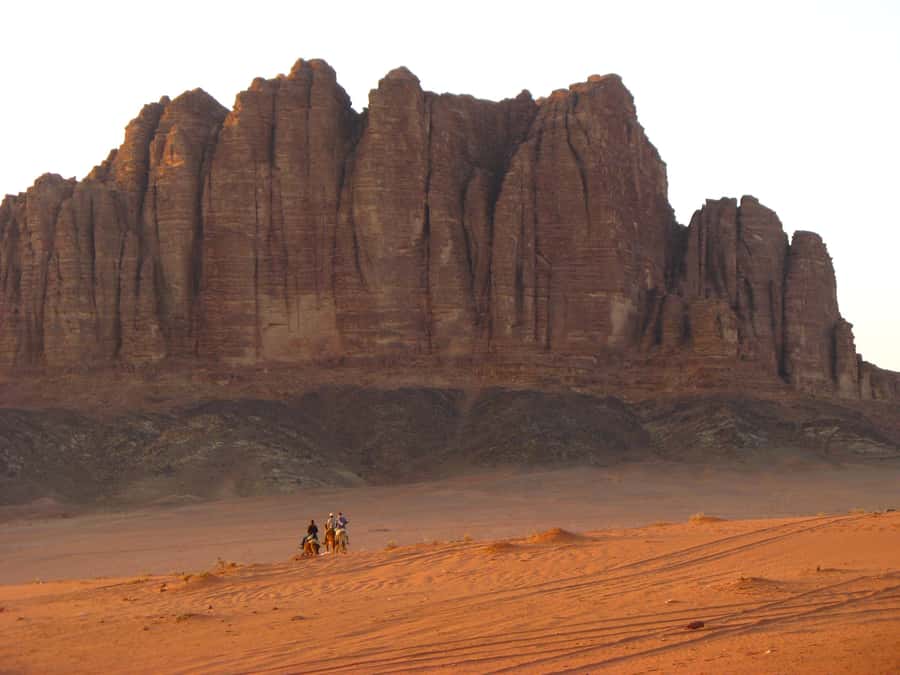 Wadi Rum: 10 Hour Jeep Tour Pass, Camel, Sandbording & Lunch - Who should book this experience?