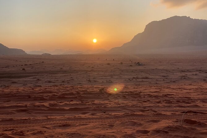 Wadi Rum 4-Hour Sunset Tour - Wadi Rum Desert Highlights - Mushroom Rock and the practical side of desert shade