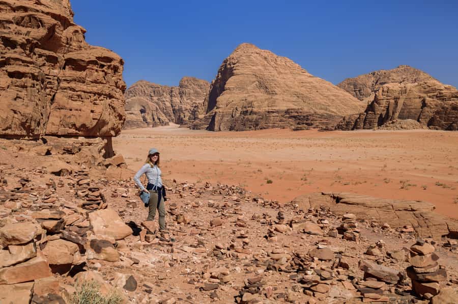 Wadi Rum: Explore 10-Hour Jeep Tour Pass, Guide, Meal & Stay - Stargazing after midnight