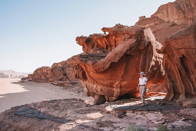 Wadi Rum: Explorer 5 Hour Jeep Tour PASS + Bedouin Tent + Meal - Lawrence Spring and Lawrence House