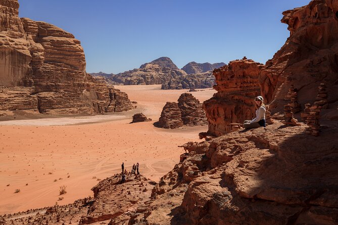Wadi Rum: Explorer 5 Hour Jeep Tour PASS + Bedouin Tent + Meal - Abu Khashaba Canyon and the sunset stop