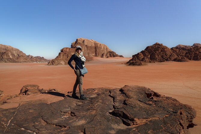 Wadi Rum: Explorer 5 Hour Jeep Tour PASS + Bedouin Tent + Meal - Red sand, canyons, and rock bridges