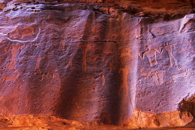Wadi Rum: Full Day Valley Tour with Lunch - Rock bridges, inscriptions, and changing viewpoints
