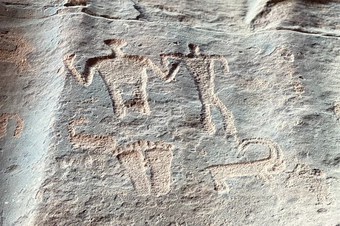 Wadi Rum Short Tours - Little Rock Arch and wide desert views